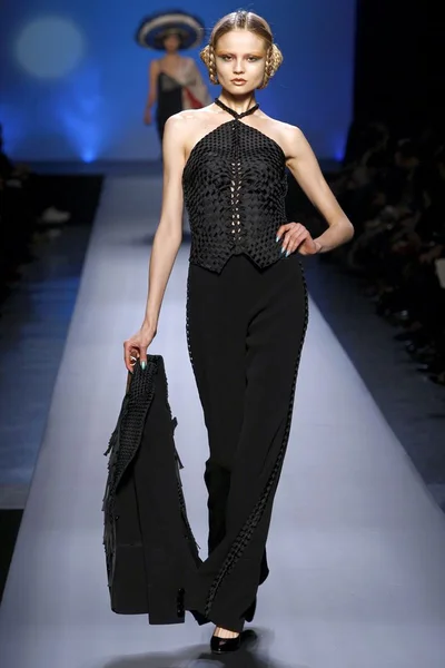 Look 10